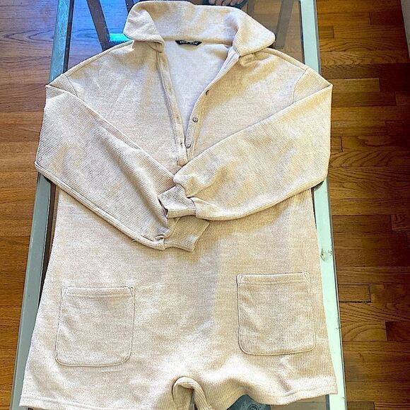 Knit shorts romper oversized see measurements. Cute belted or loose and baggy - Picture 1 of 9